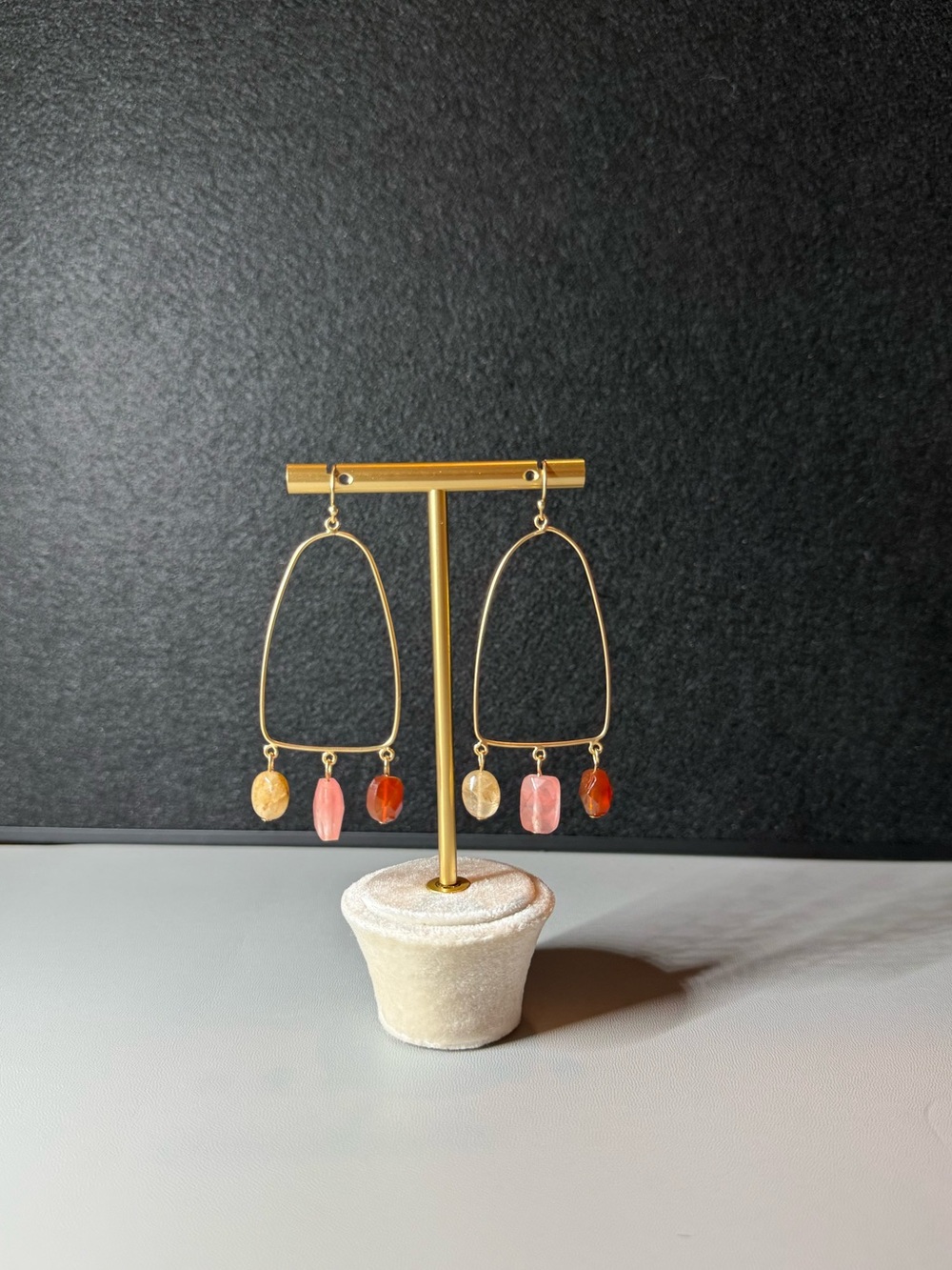 Beth Ward Studios Gold Tone Multicolor Stone Dangle Earrings 🗽🖤